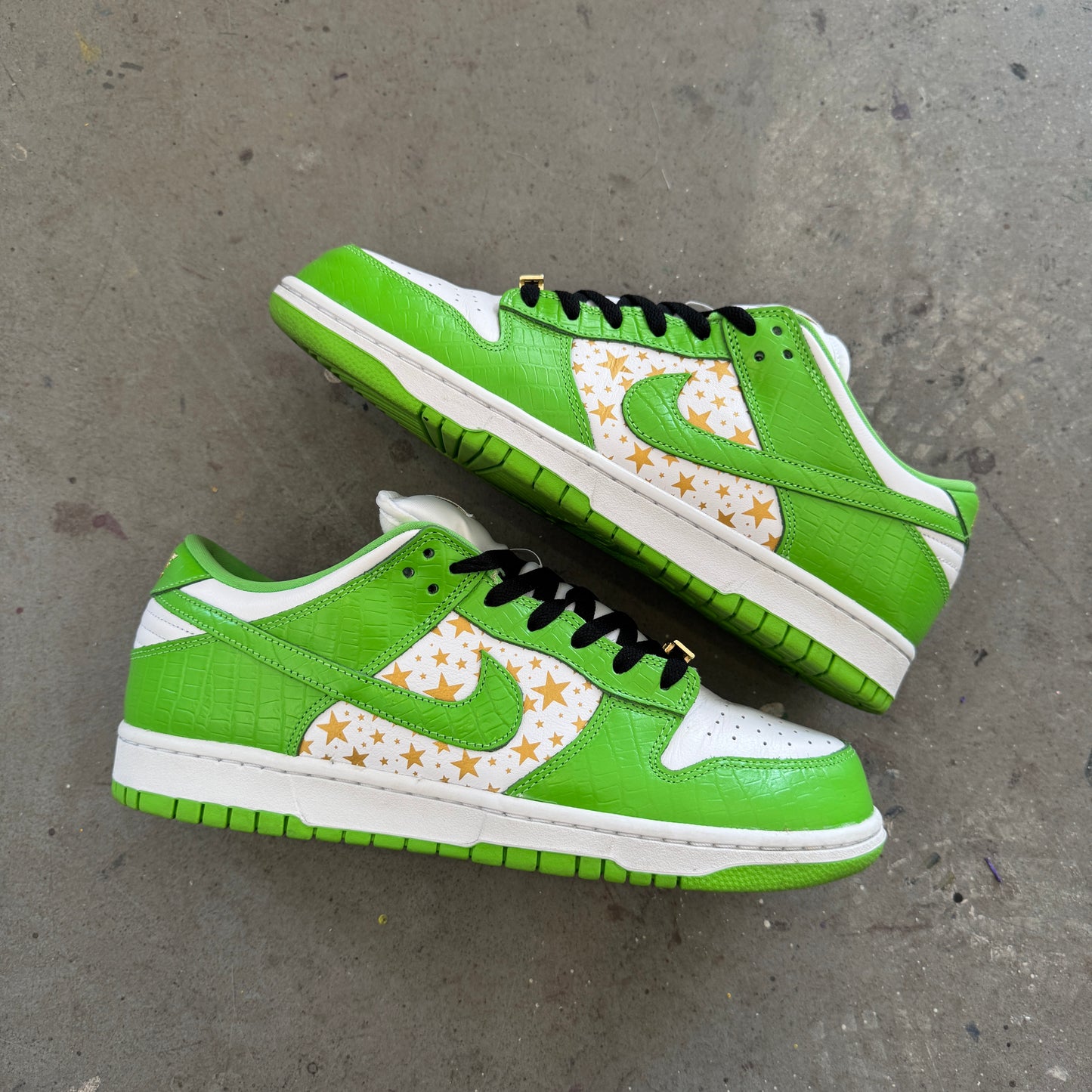 Supreme x Nike SB Dunk Low