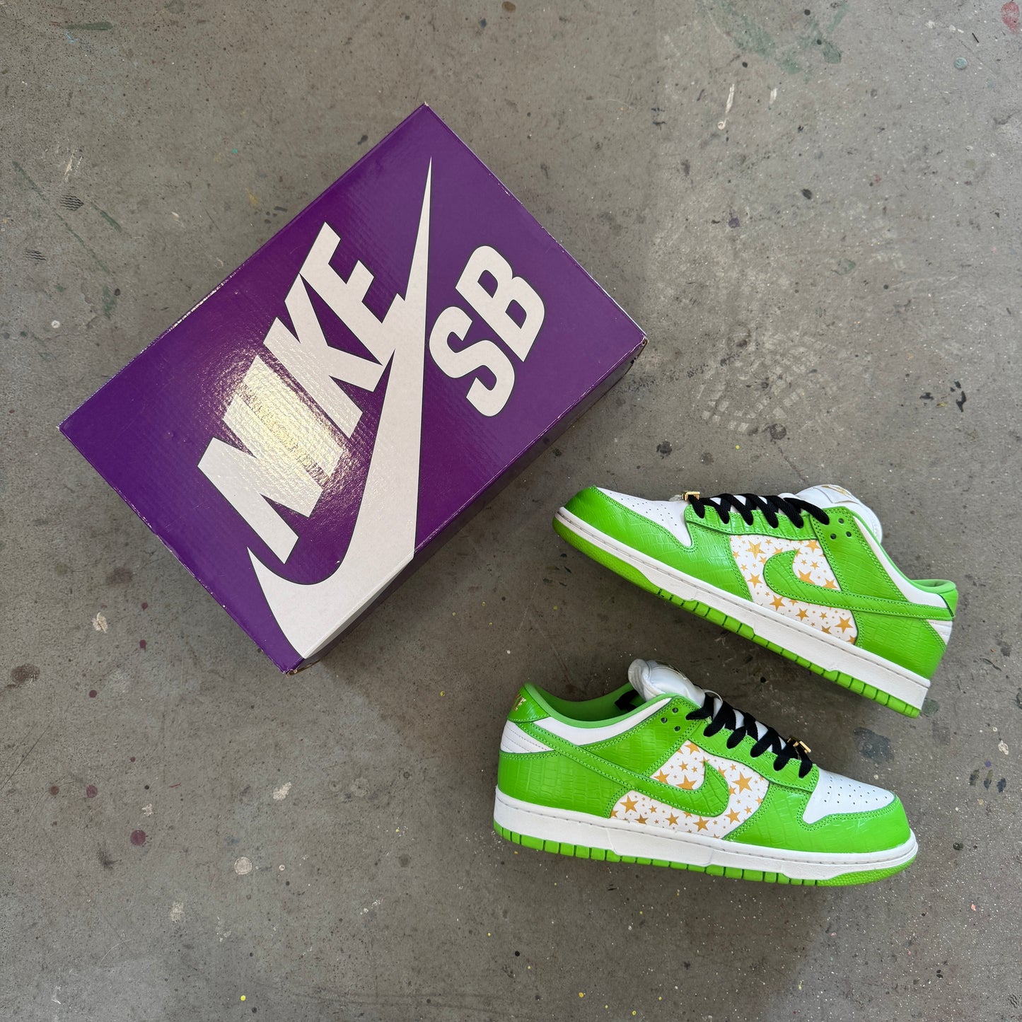 Supreme x Nike SB Dunk Low